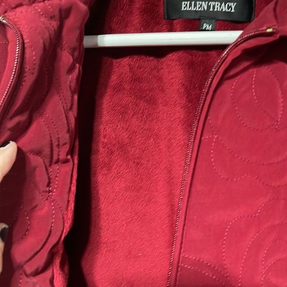 Ellen Tracy Red Rosette Quilted Jacket Full Zip w/Hood Fleece lined Petite Med - Picture 11 of 12